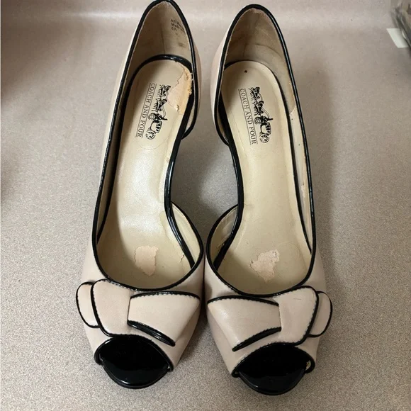 Coach and Four Cream/black heels - Picture 4 of 9